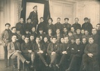1924 Перенский Виктор Герасимович с большой группой товарищей на фоне портрета Ленина